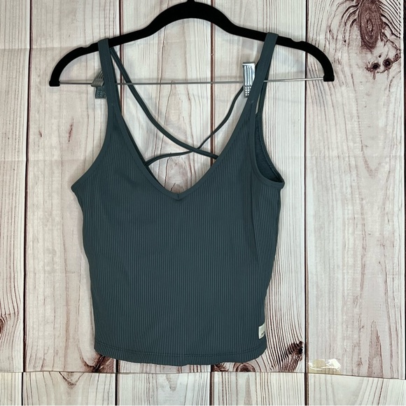 Vuori Ribbed Crop Top - Picture 3 of 7